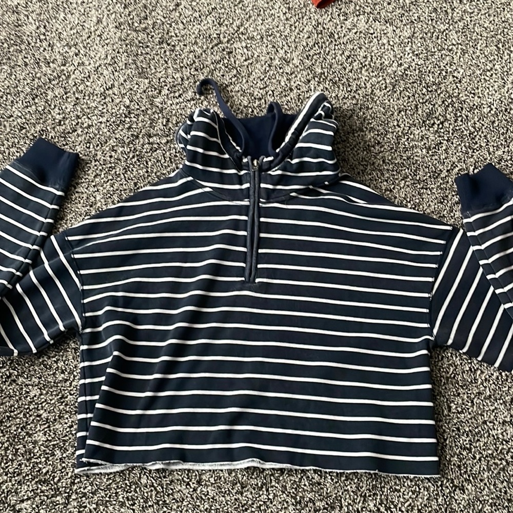 Cute cropped sweatshirt